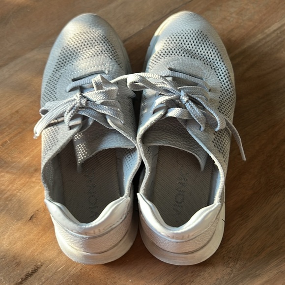 Vionic Sneakers - Picture 3 of 7
